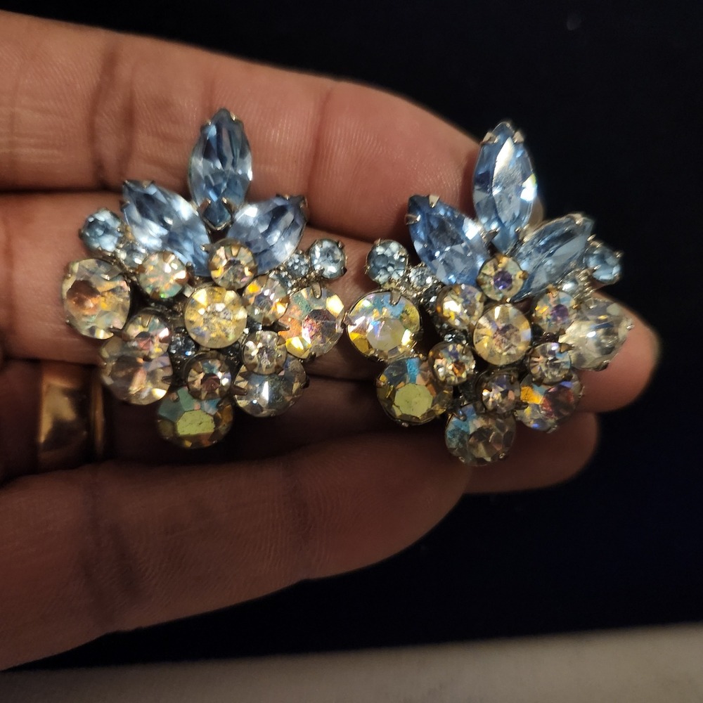 Vintage Aurora Borealis Blue Rhinestone Clip On Cluster Earrings Silver Tone - Picture 2 of 16